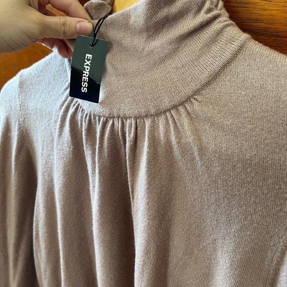 Express NWT BEIGE High Ribbed Blouson Sleeve Turtleneck Sweater XS - Picture 3 of 8